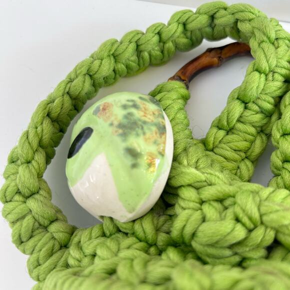 Mid Century Macrame Avocado Green Frog Towel Holder Wall Hanging - Picture 6 of 8